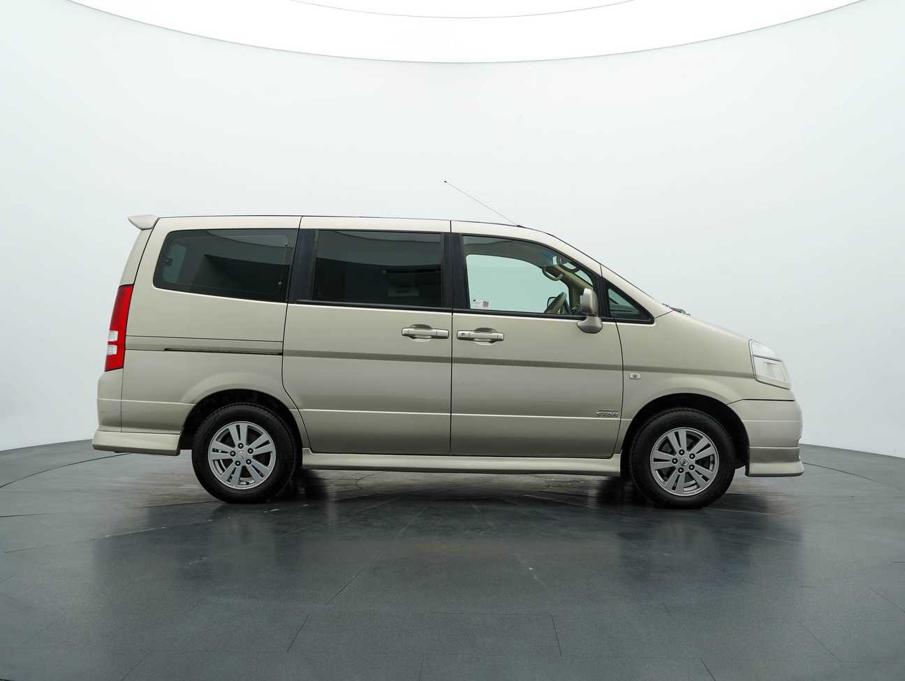 used 2011 Nissan Serena Comfort 2.0