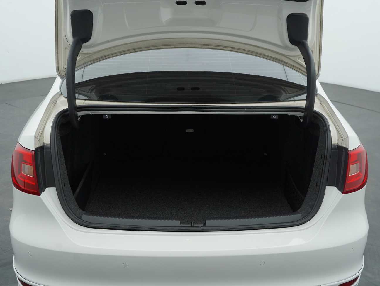 terpakai 2014 Volkswagen Jetta TSI 1.4