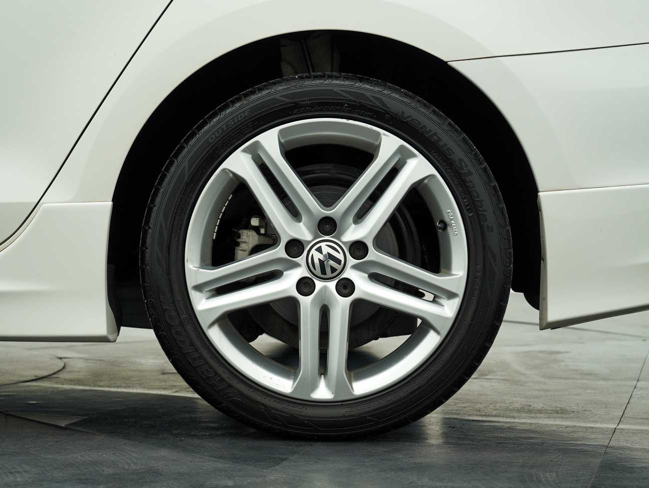 terpakai 2014 Volkswagen Jetta TSI 1.4