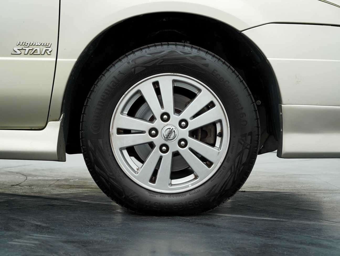 used 2011 Nissan Serena Comfort 2.0