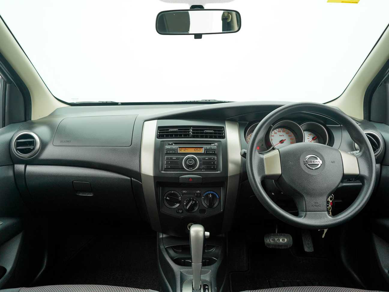 used 2013 Nissan LIVINA X-GEAR 1.6