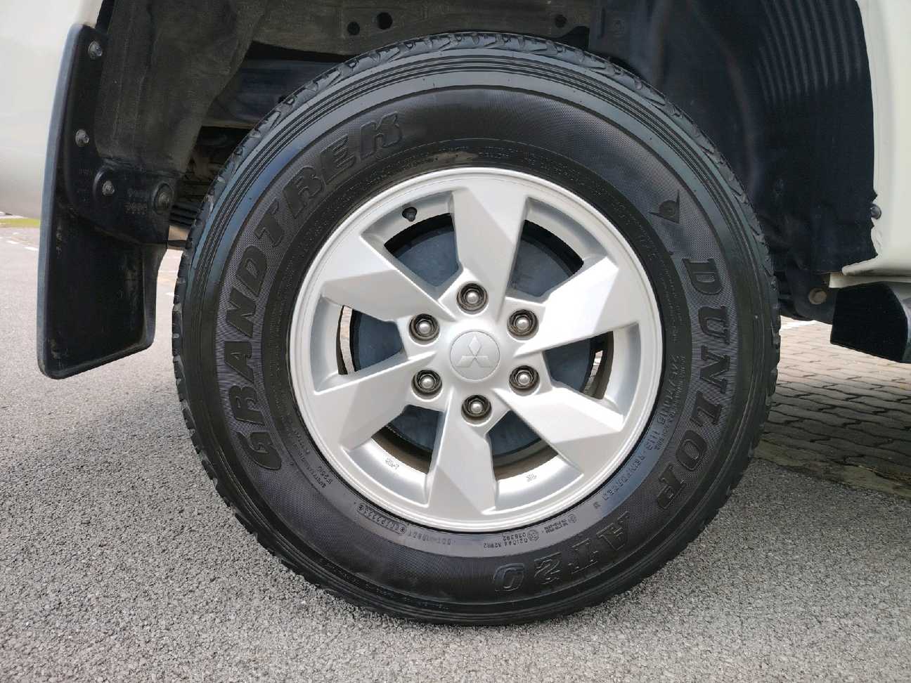 terpakai 2023 Mitsubishi Triton VGT Dual Cab 2.4