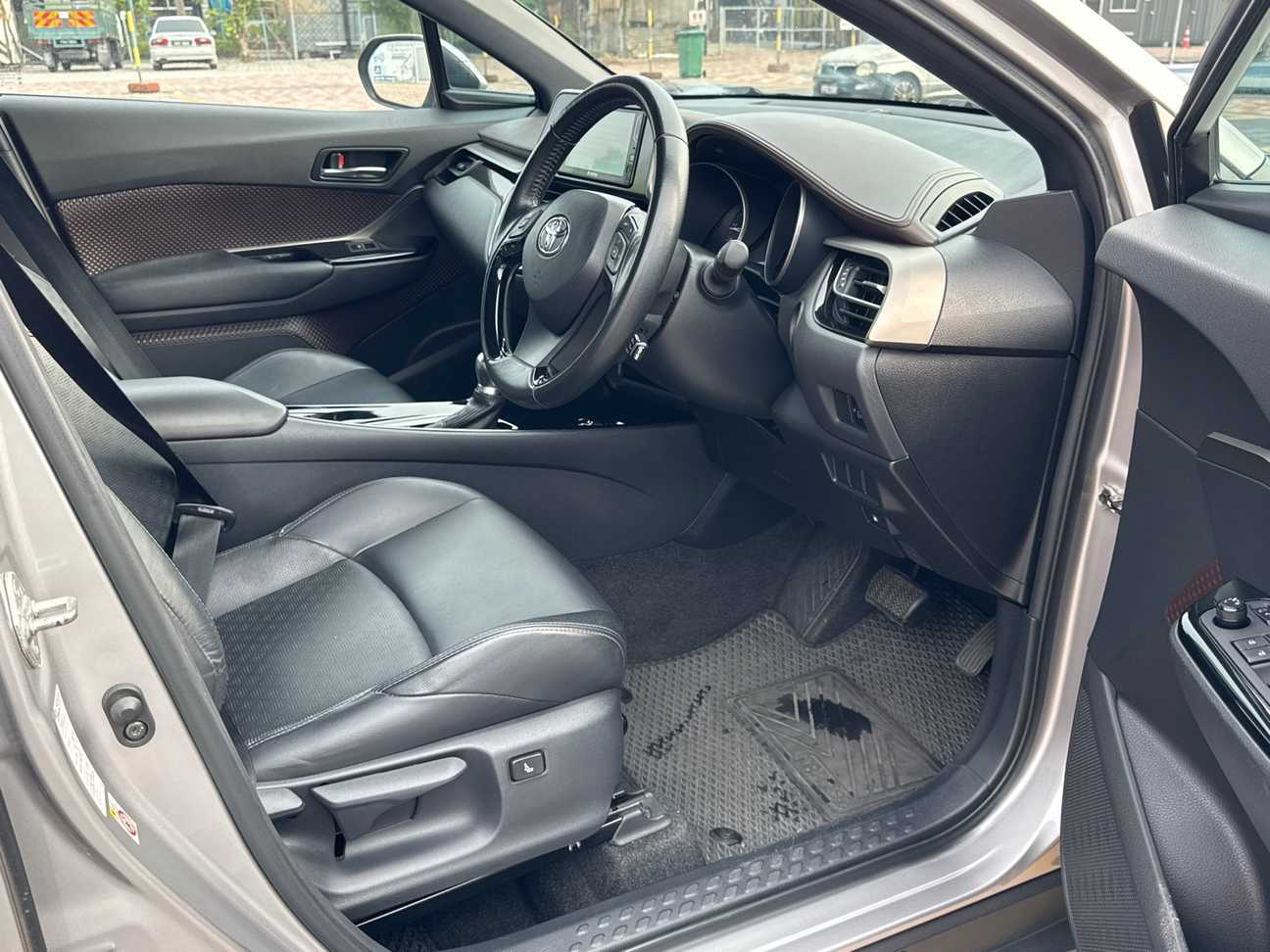 used 2018 Toyota C-HR  1.8