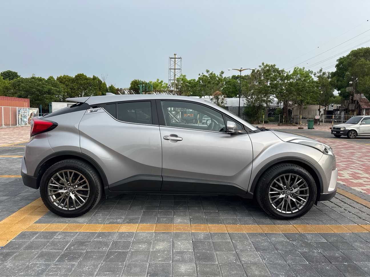 used 2018 Toyota C-HR  1.8