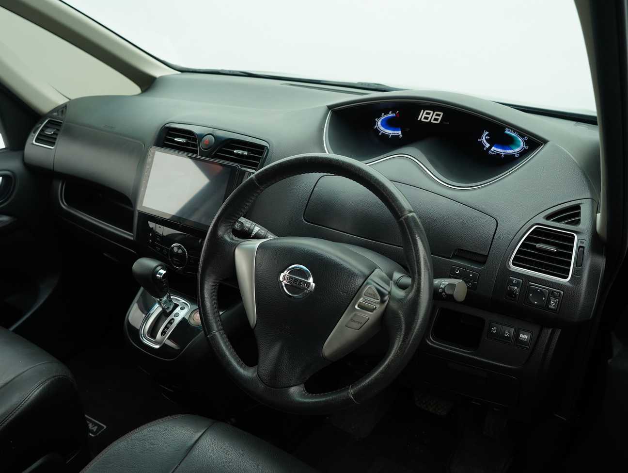 terpakai 2013 Nissan Serena S-Hybrid High-Way Star 2.0