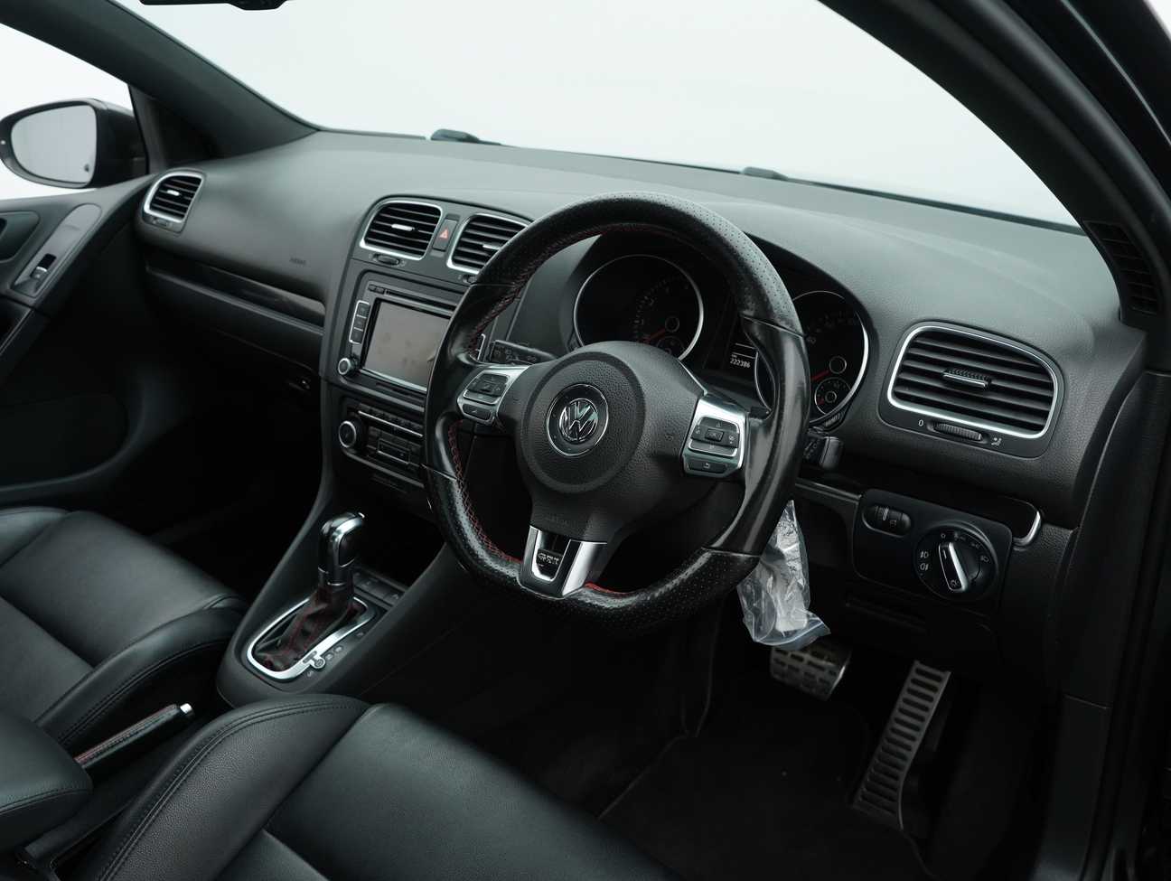 terpakai 2011 Volkswagen Golf GTI 2.0