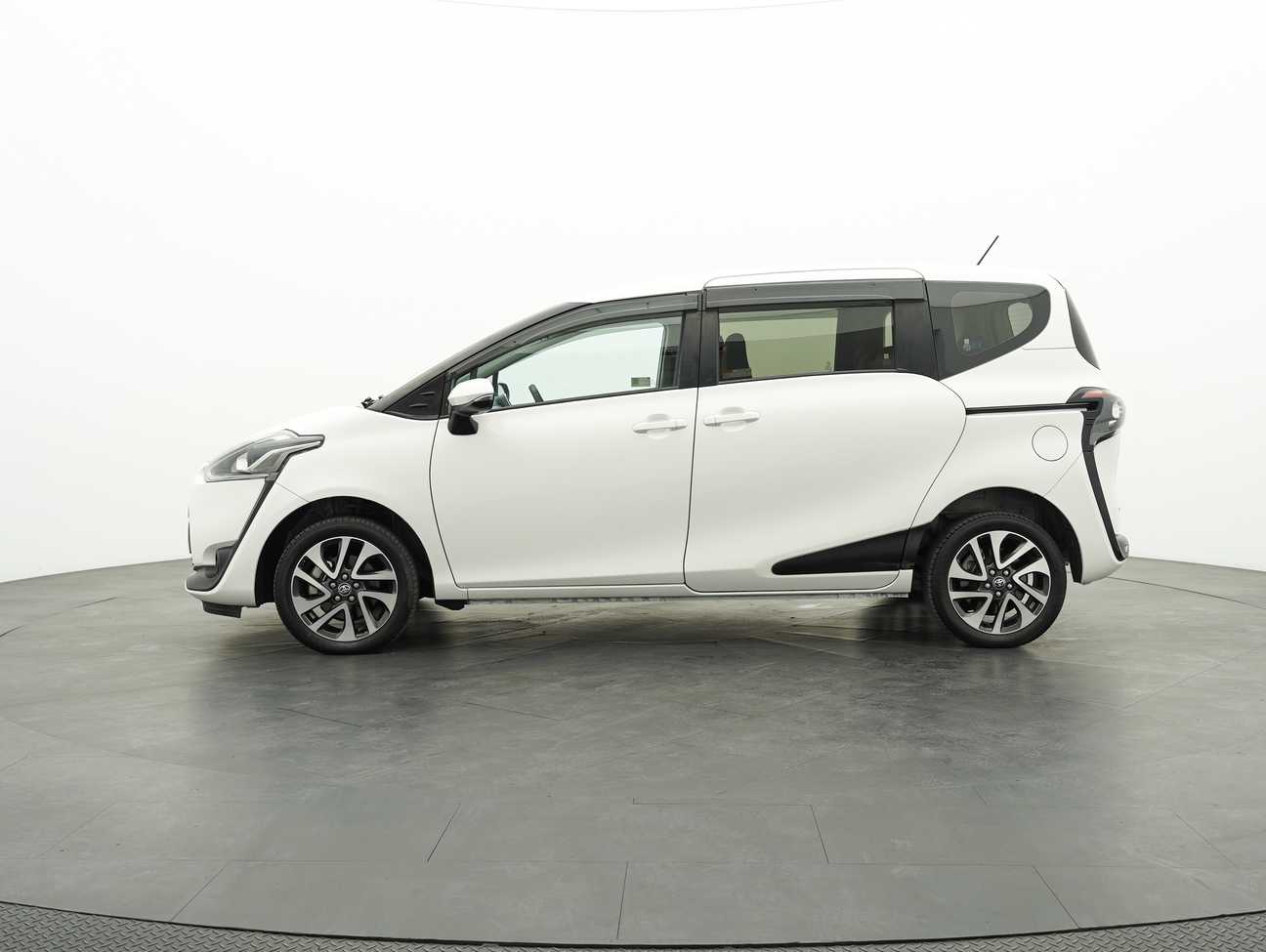 used 2017 Toyota Sienta V 1.5