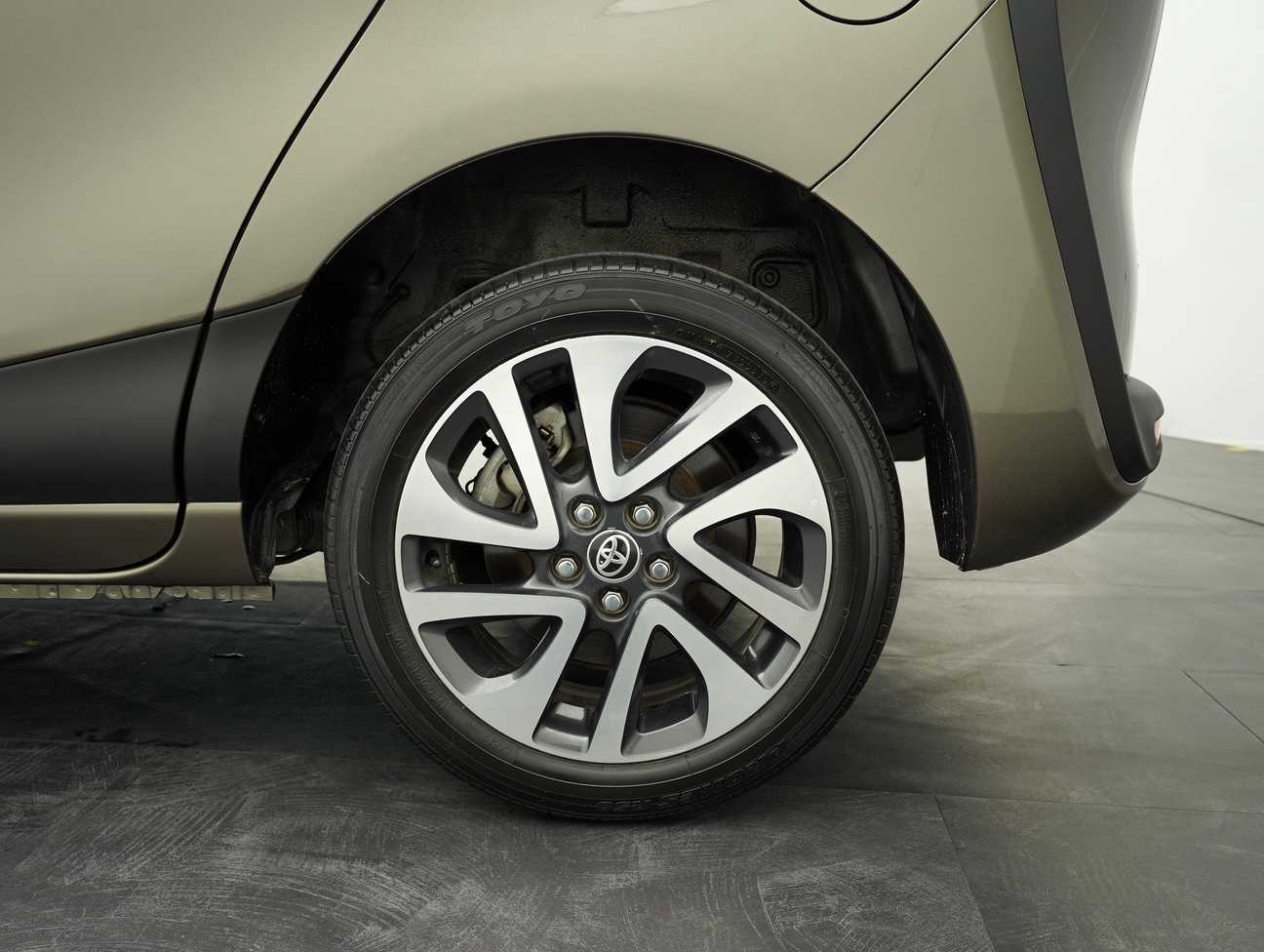 used 2016 Toyota Sienta V 1.5