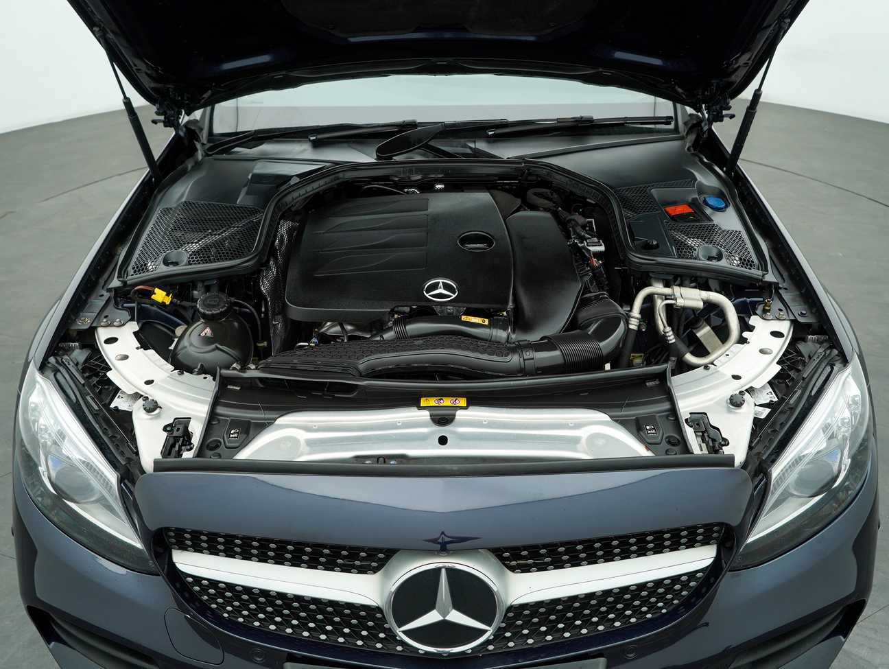 used 2021 Mercedes-Benz C300 AMG Line 2.0