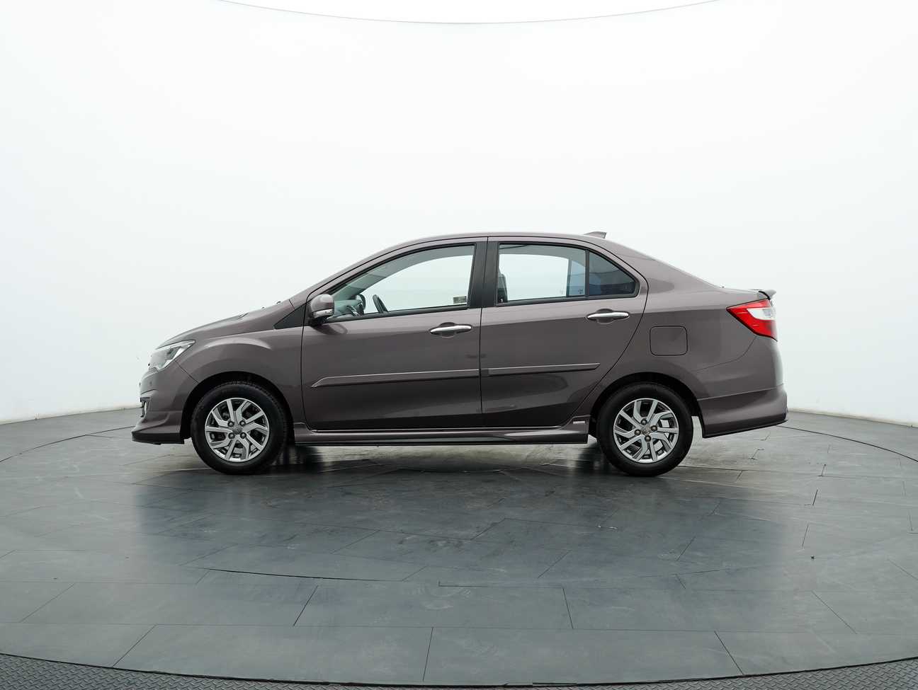 terpakai 2016 Perodua Bezza Advance 1.3