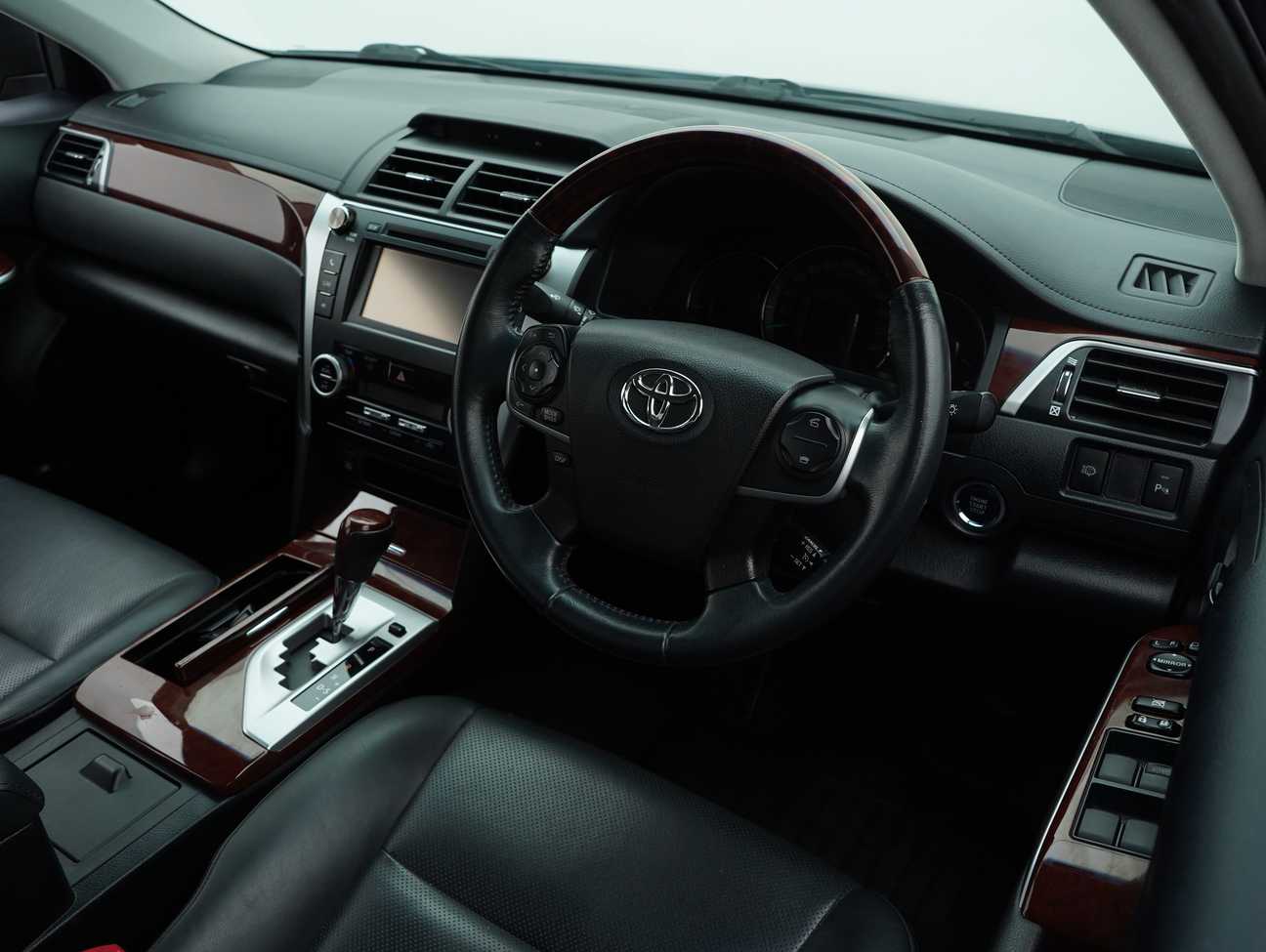 used 2014 Toyota Camry V 2.5