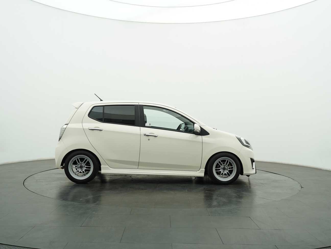 terpakai 2017 Perodua AXIA Advance 1.0