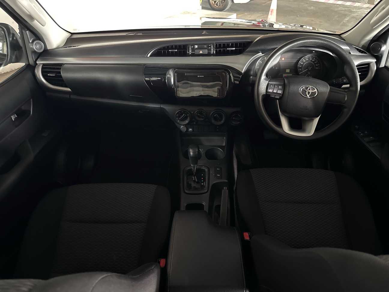 terpakai 2022 Toyota Hilux E Dual Cab 2.4