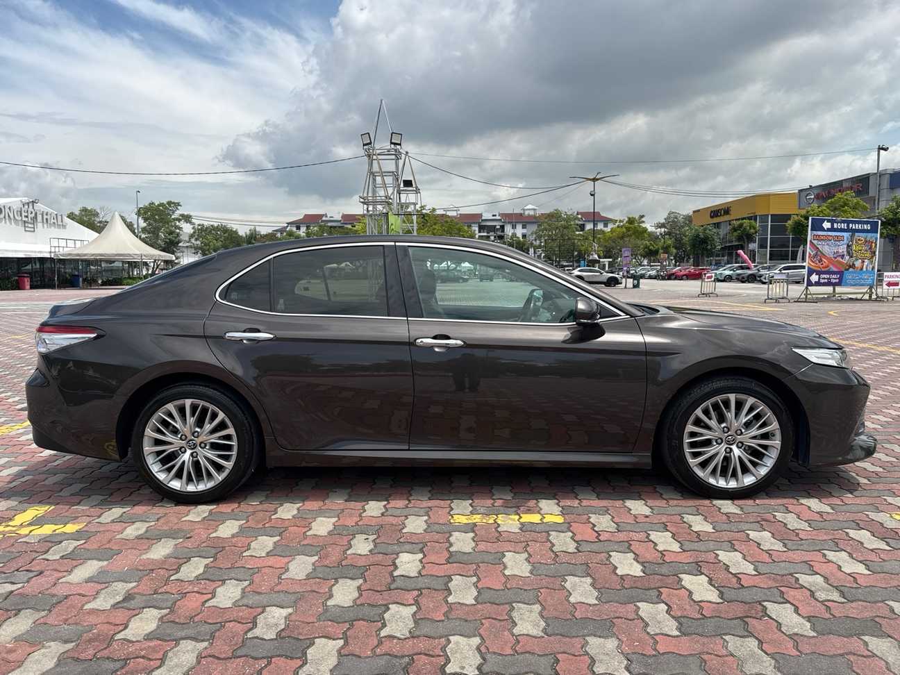 used 2019 Toyota Camry V 2.5