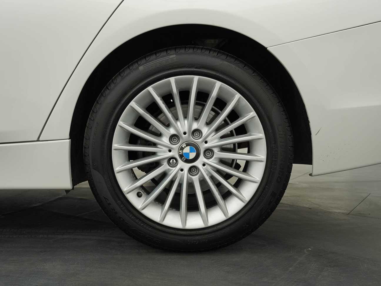 used 2016 BMW 318i Luxury 1.5