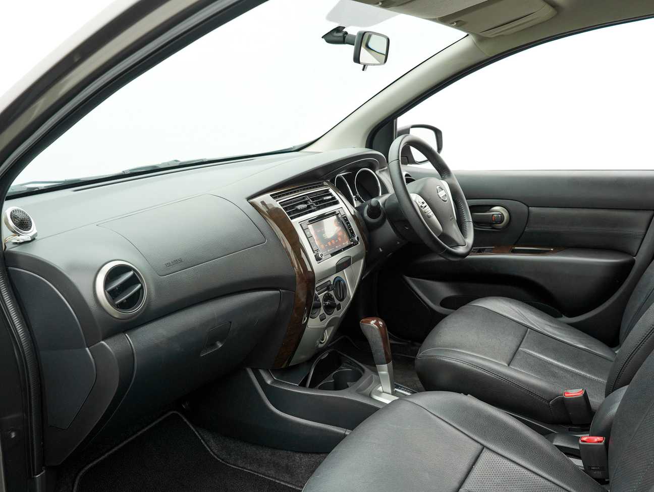 terpakai 2018 Nissan Grand Livina Comfort 1.8