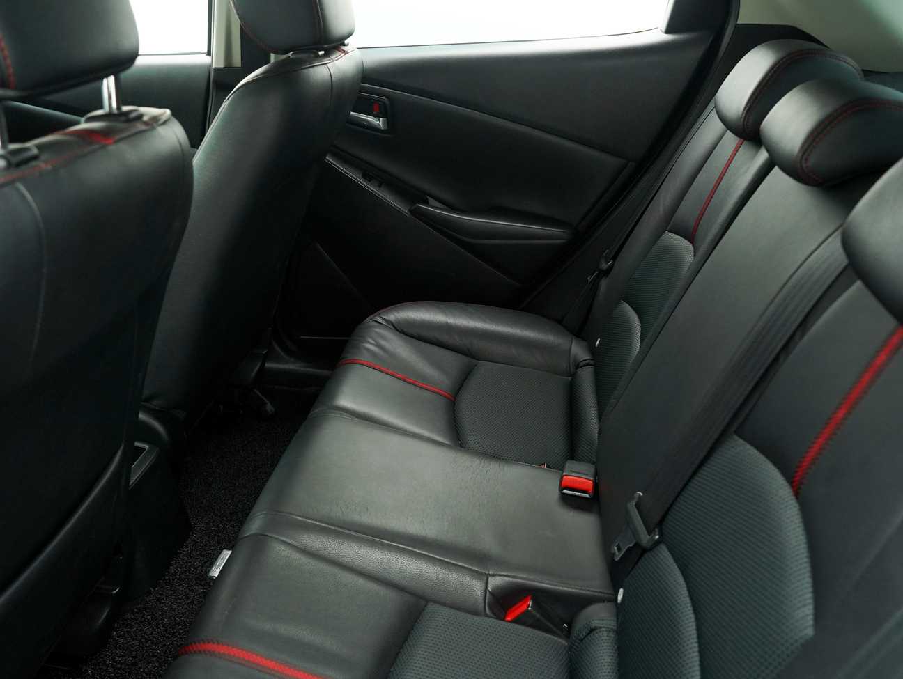 terpakai 2015 Mazda 2 SKYACTIV-G 1.5