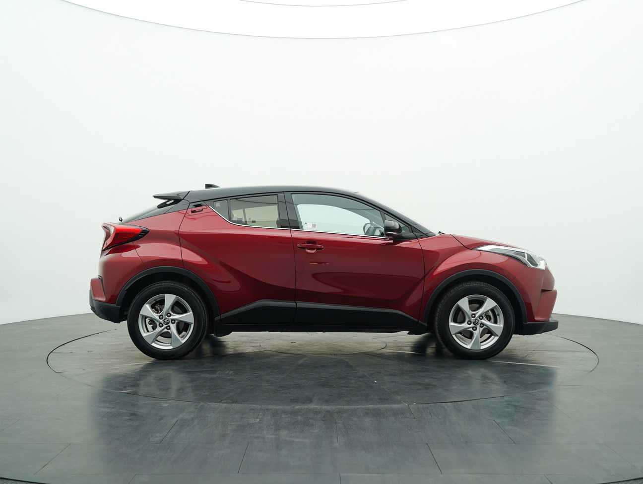 terpakai 2018 Toyota C-HR  1.8