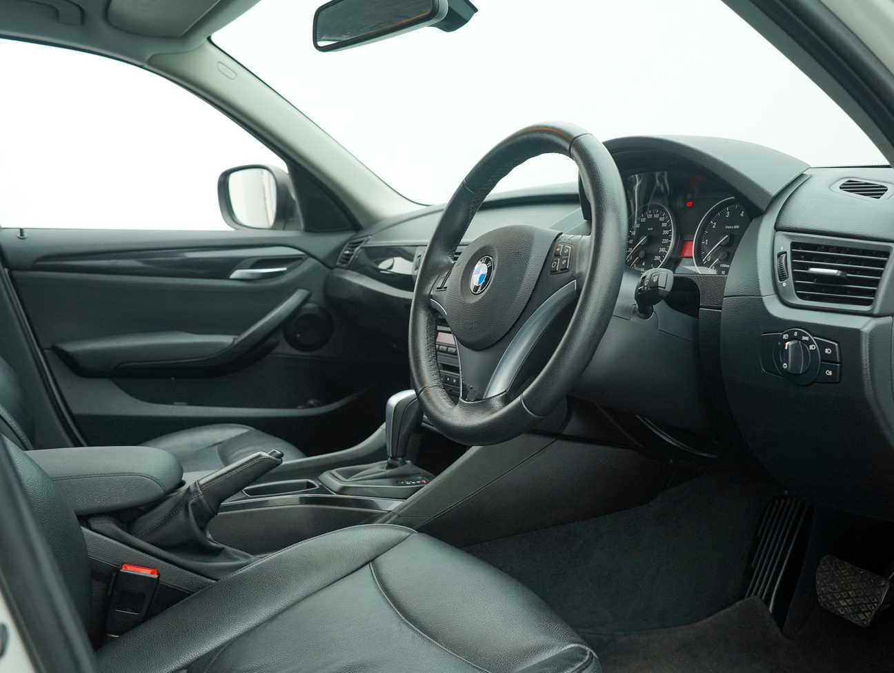 terpakai 2011 BMW X1 sDrive18i 2.0