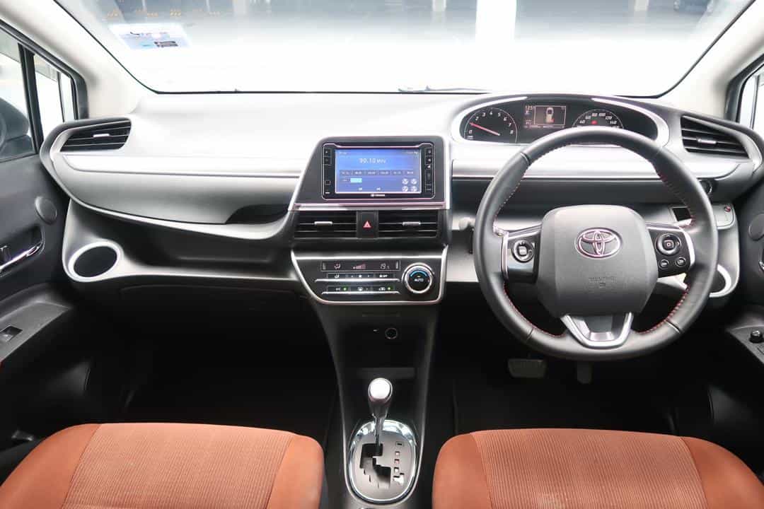 used 2016 Toyota SIENTA V 1.5