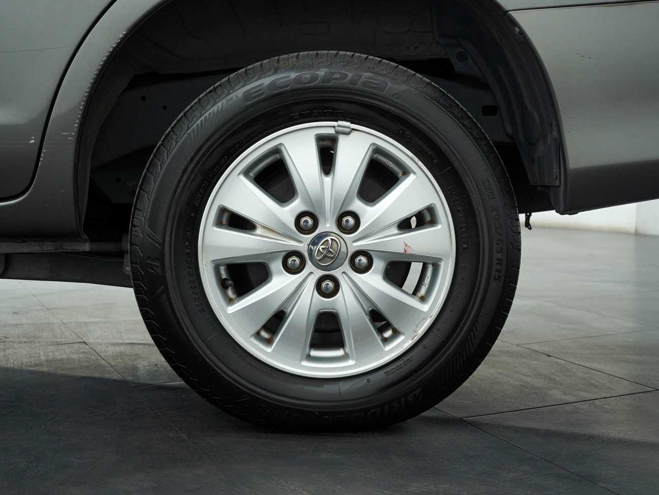 terpakai 2011 Toyota Innova G 2.0