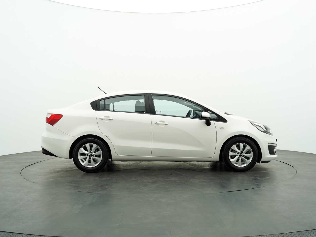 terpakai 2016 Kia Rio EX 1.4