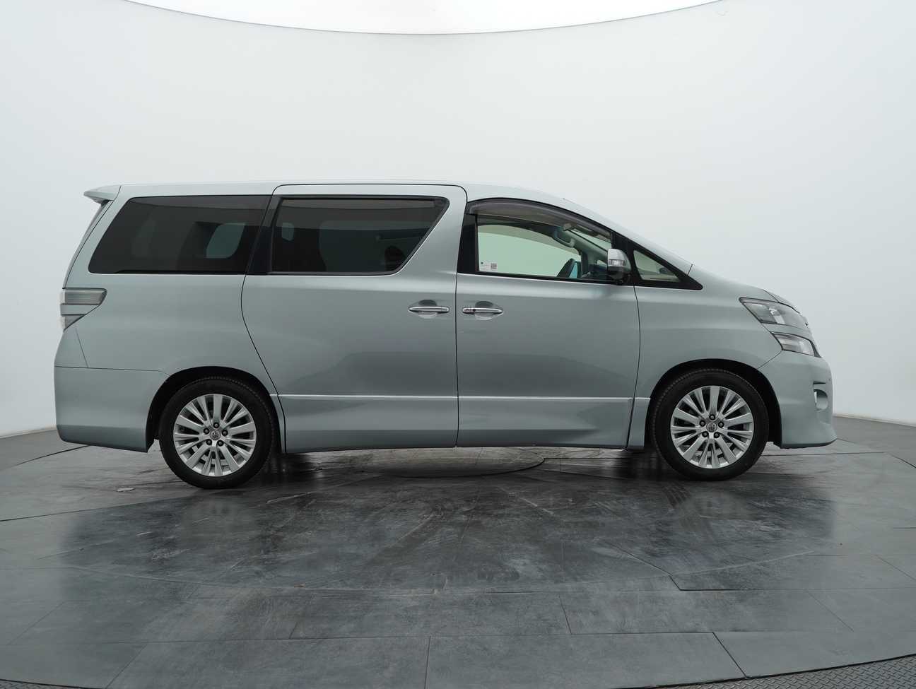 used 2013 Toyota Vellfire ZG 2.4