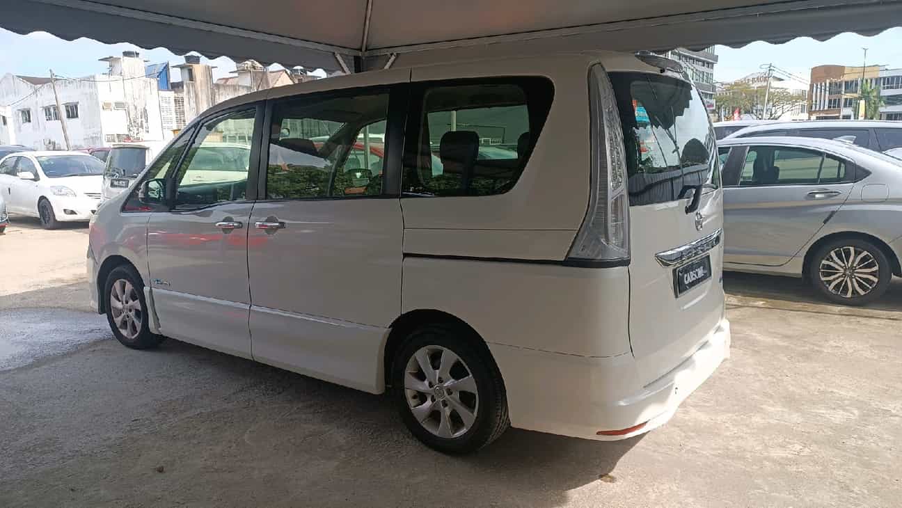 terpakai 2013 Nissan Serena S-Hybrid High-Way Star 2.0
