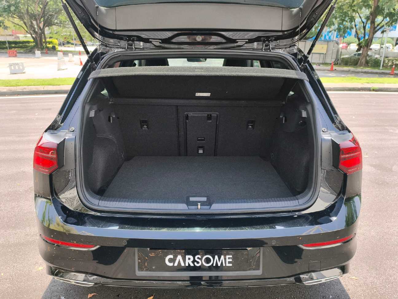 terpakai 2022 Volkswagen Golf TSI R-Line 1.4