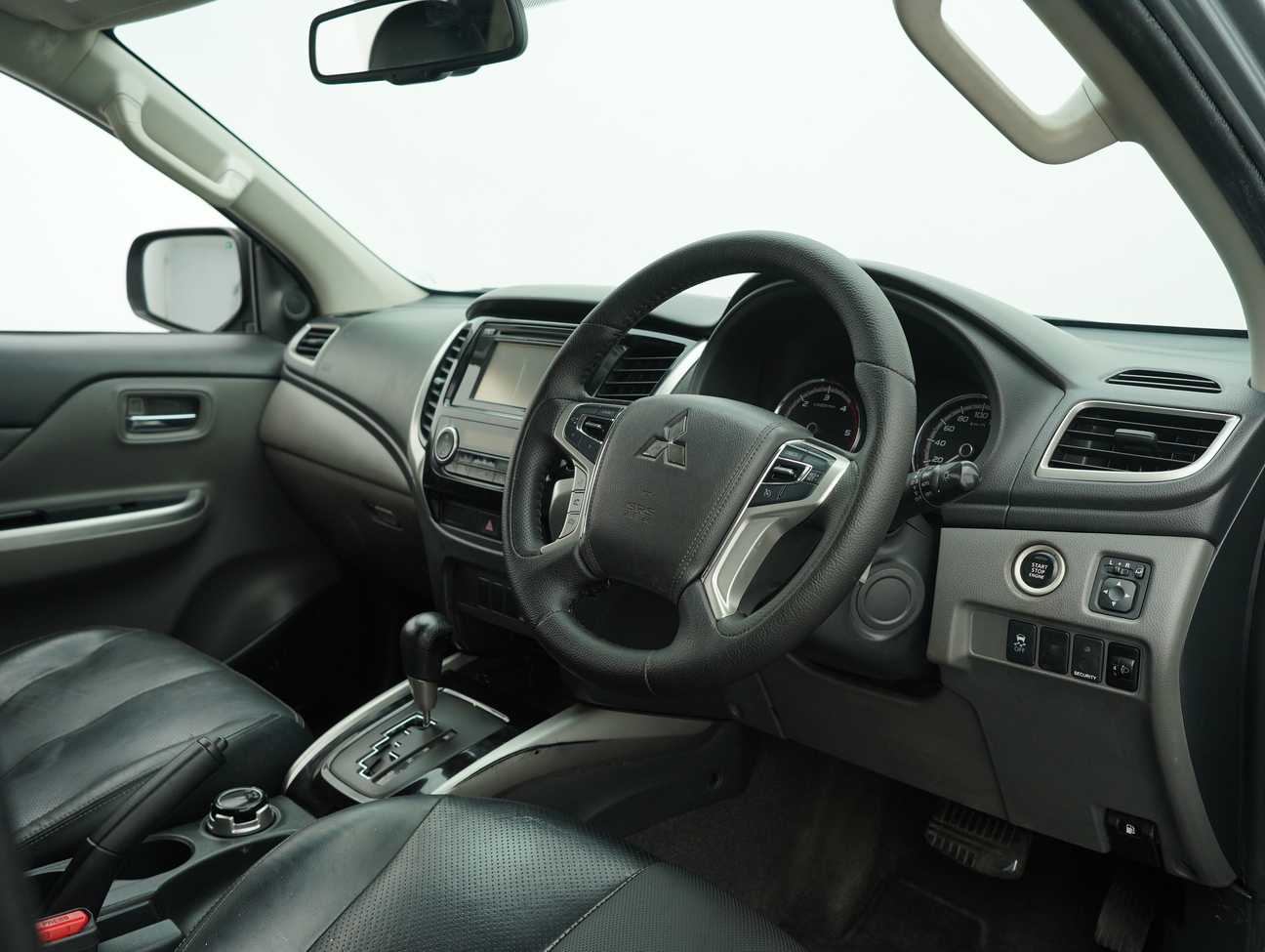 terpakai 2017 Mitsubishi Triton VGT Adventure X Dual Cab 4X4 2.4