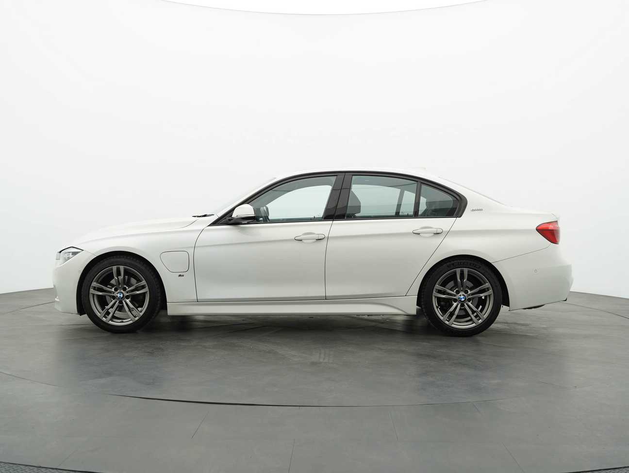 used 2018 BMW 330e M Sport 2.0