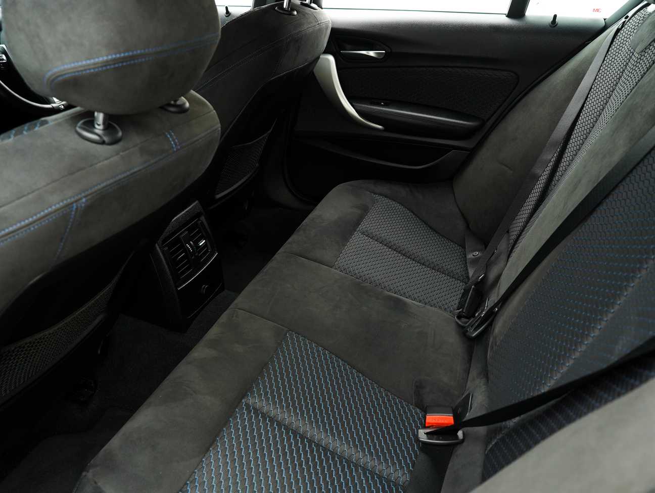 terpakai 2015 BMW 1 20I M SPORT 1.6