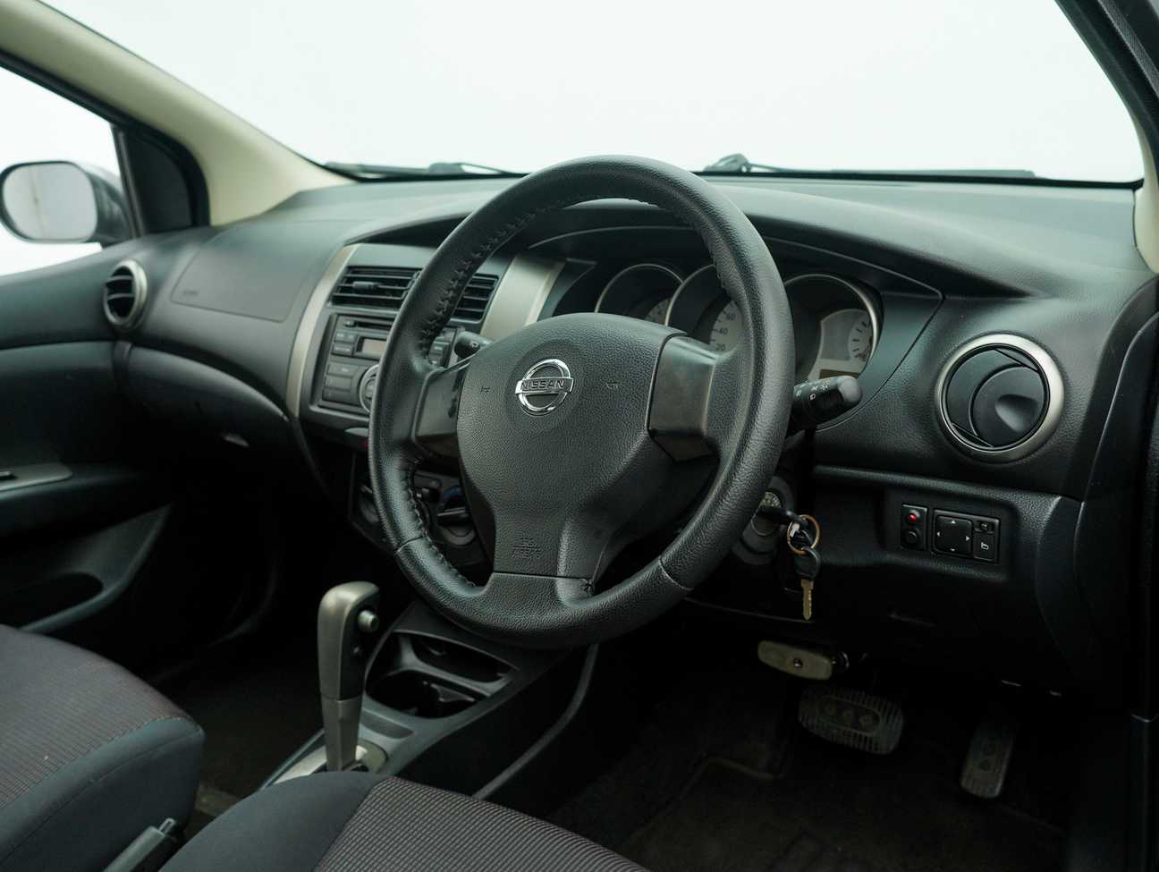 terpakai 2012 Nissan Livina X-Gear  1.6