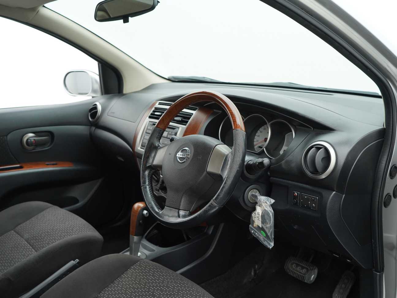 used 2013 Nissan Grand Livina CVTC Comfort 1.8