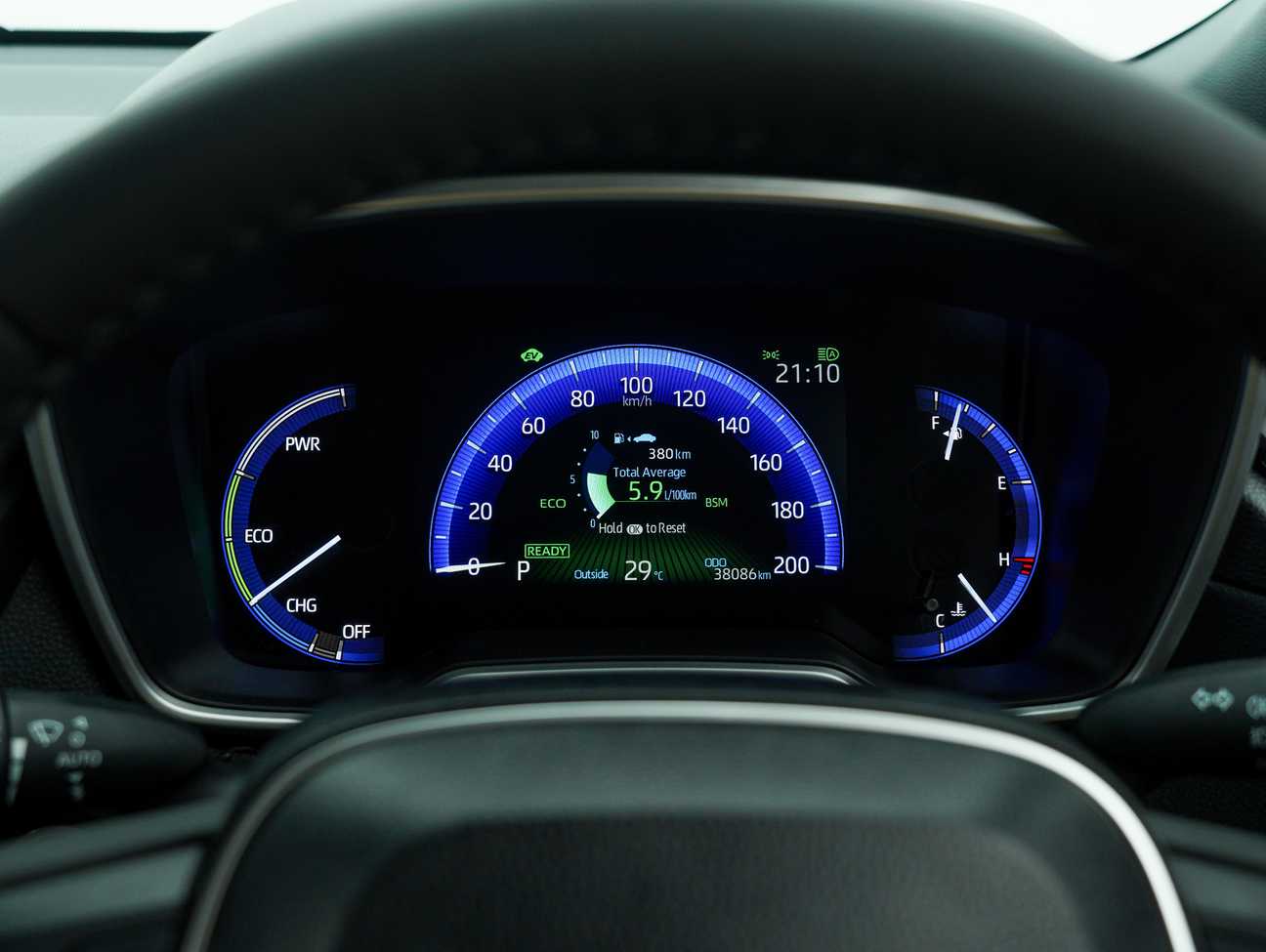 terpakai 2022 Toyota Corolla Cross Hybrid 1.8