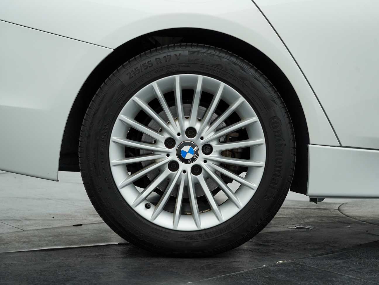 terpakai 2016 BMW 318i Luxury 1.5