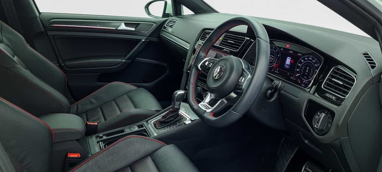 terpakai 2018 Volkswagen GOLF GTI 2.0