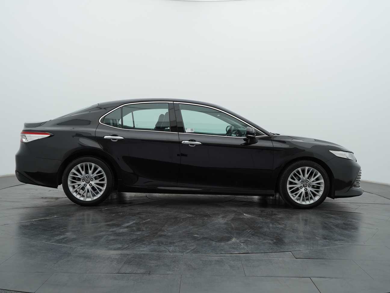 used 2019 Toyota Camry V 2.5