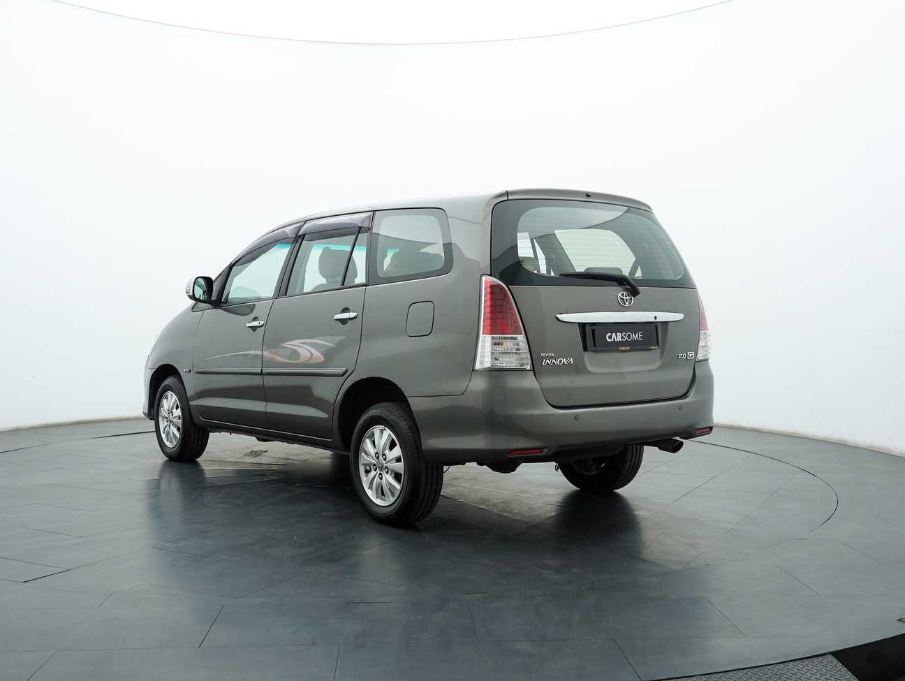 terpakai 2011 Toyota Innova G 2.0