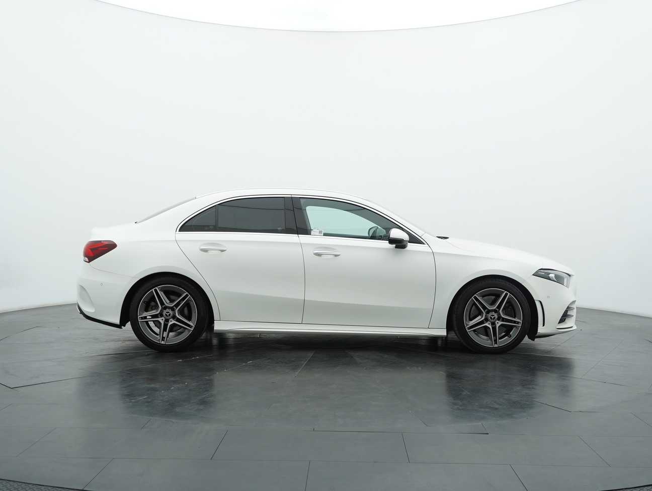 terpakai 2019 Mercedes-Benz A250 AMG Line 2.0