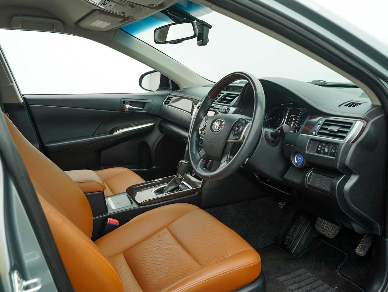 used 2018 Toyota Camry Hybrid Luxury 2.5