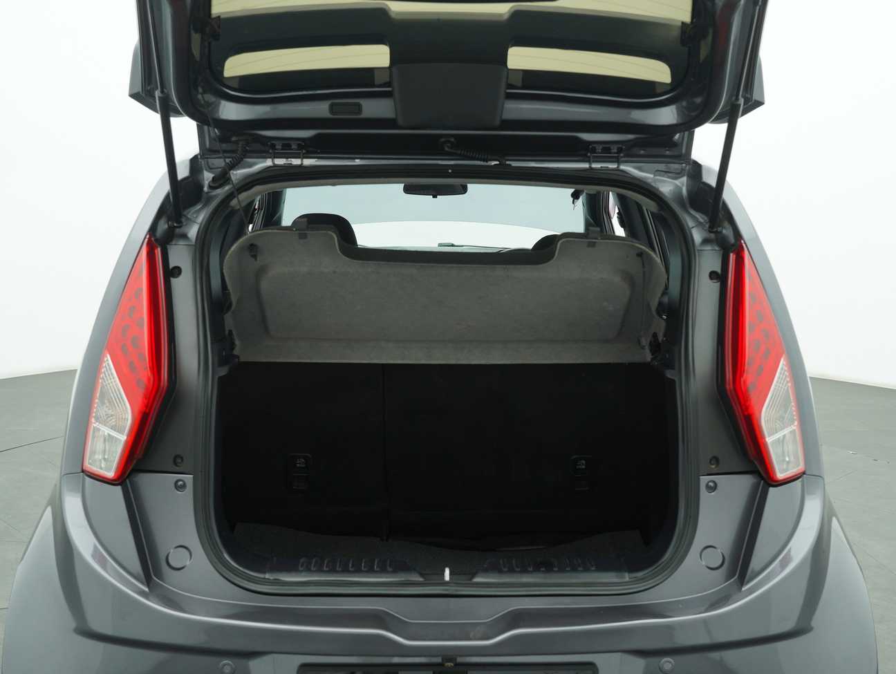 terpakai 2015 Proton Iriz Executive 1.6