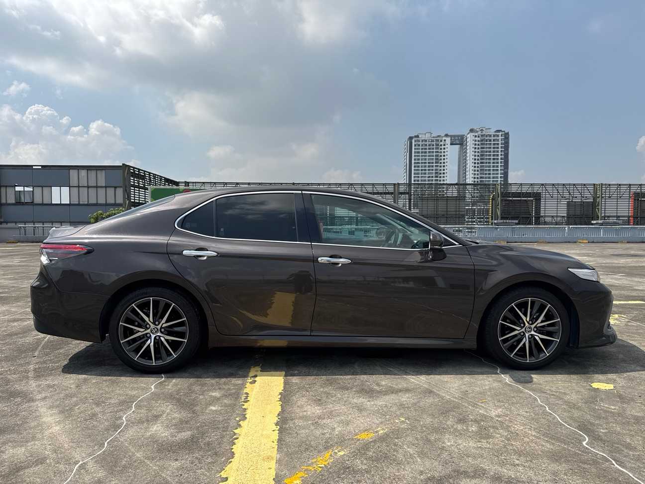 terpakai 2023 Toyota Camry V 2.5