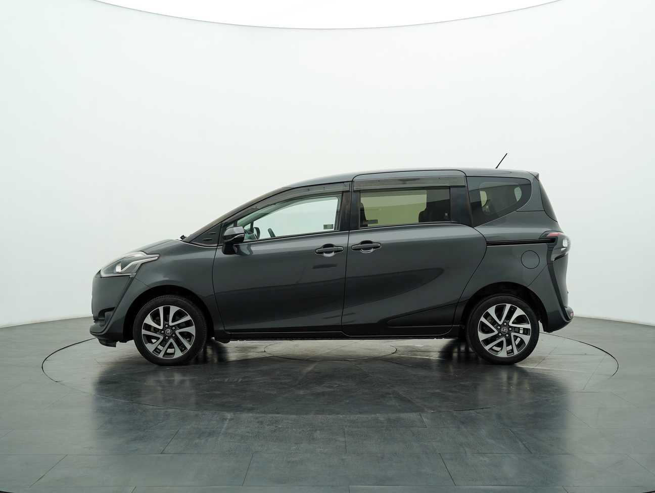 used 2018 Toyota Sienta V 1.5