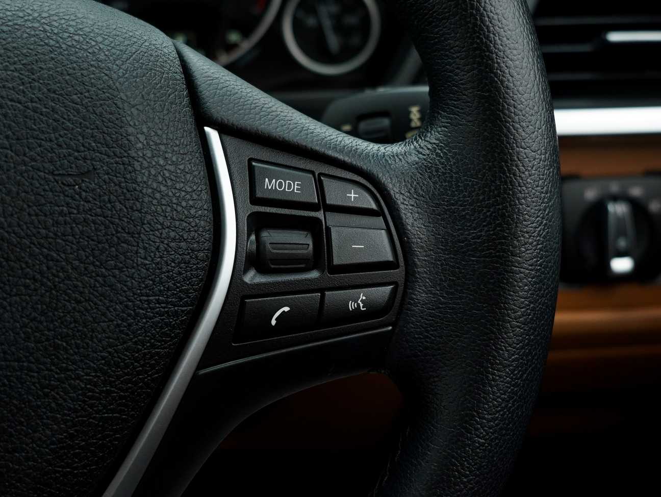 terpakai 2016 BMW 318i Luxury 1.5