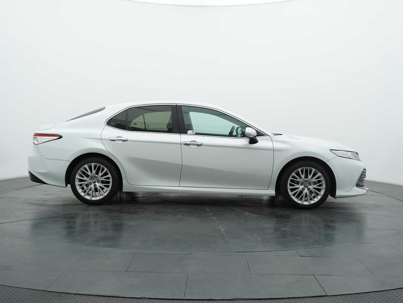 used 2020 Toyota Camry V 2.5