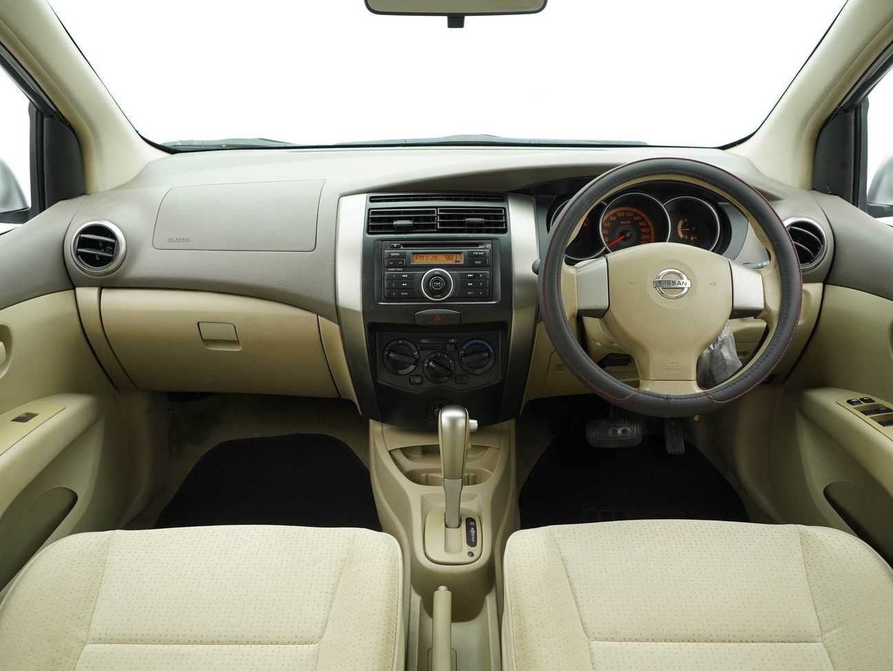 terpakai 2011 Nissan Grand Livina ST-L Comfort Impul 1.6