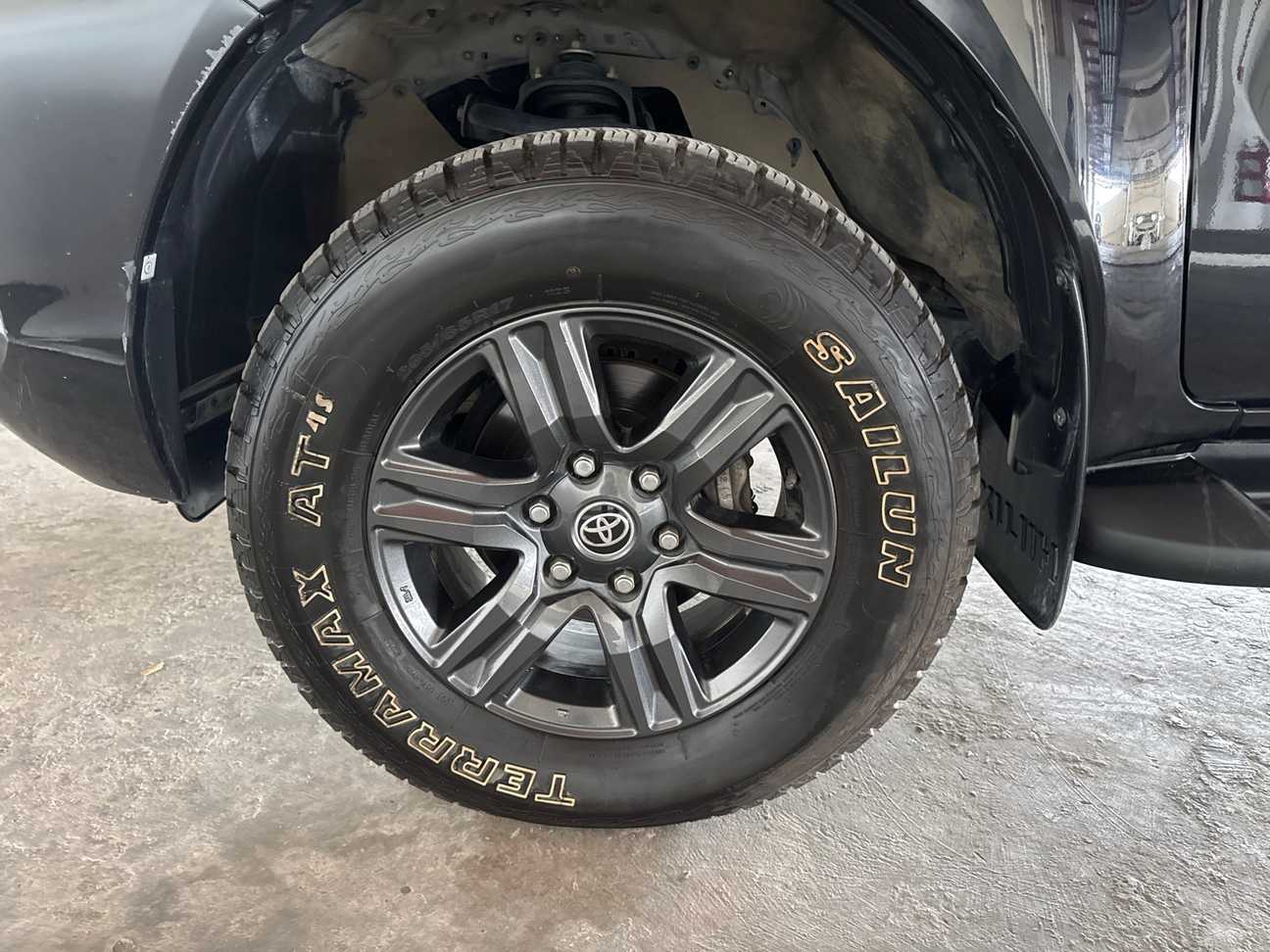 terpakai 2022 Toyota Hilux E Dual Cab 2.4