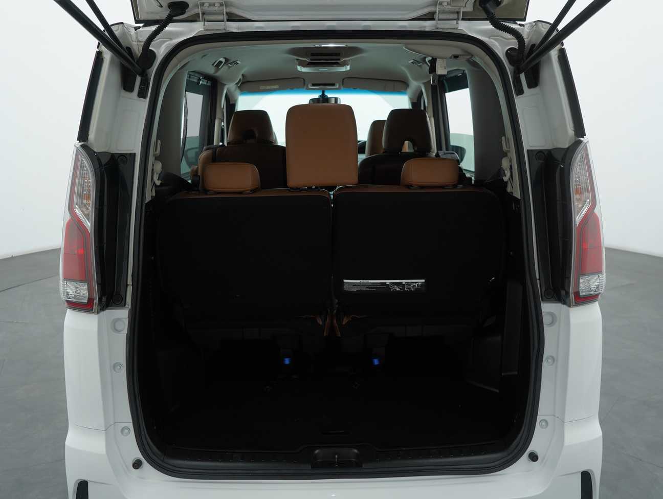 used 2018 Nissan Serena S-Hybrid High-Way Star 2.0