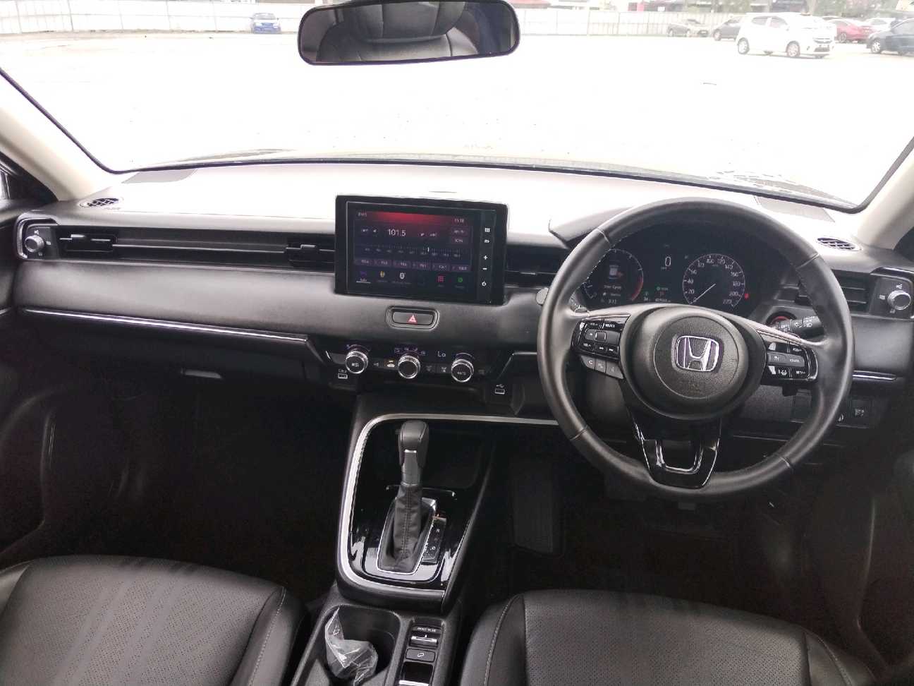used 2025 Honda HR-V V 1.5